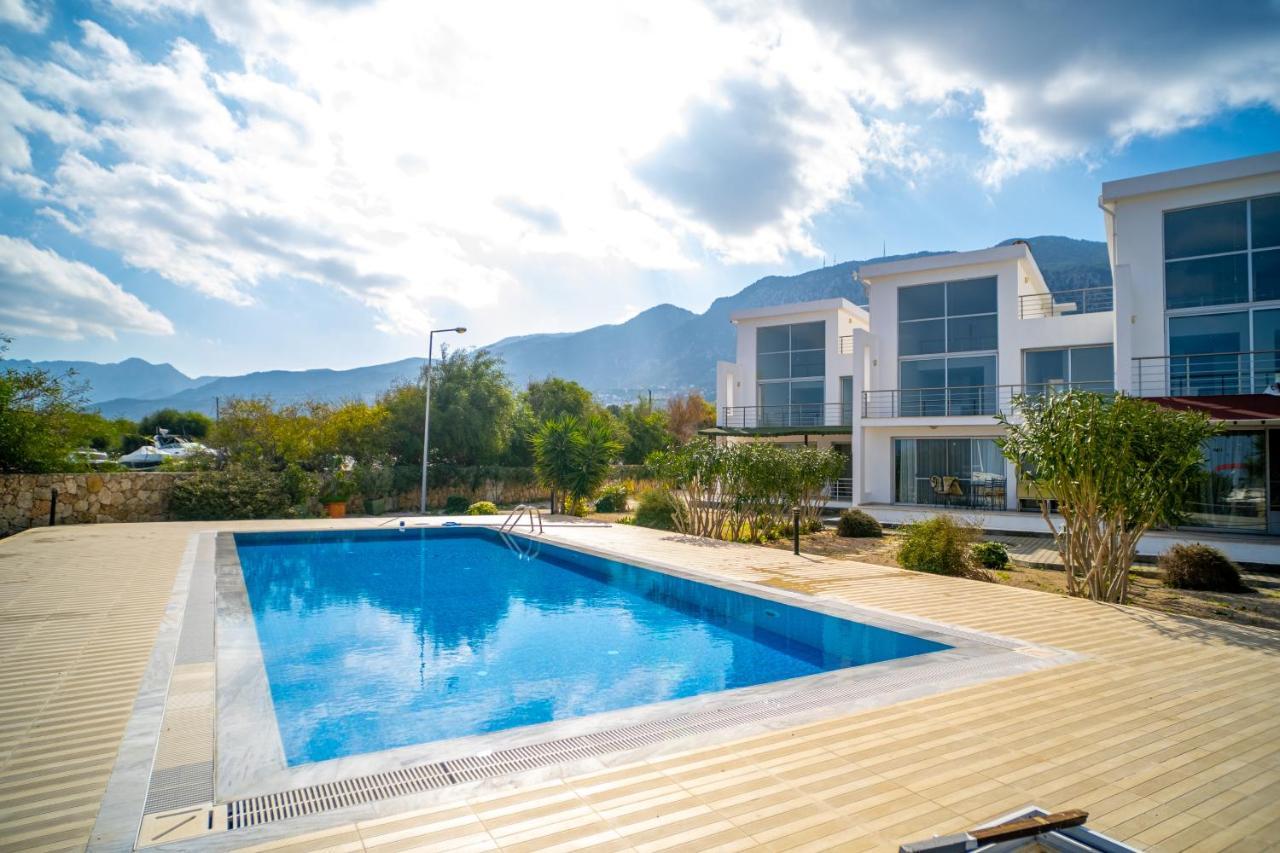 Spacious Three-Bedroom Apartment With Sea View A3 Kerýnia Eksteriør bilde