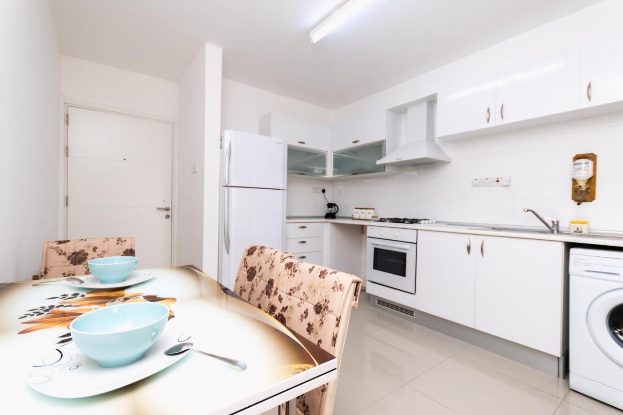 Spacious Three-Bedroom Apartment With Sea View A3 Kerýnia Eksteriør bilde